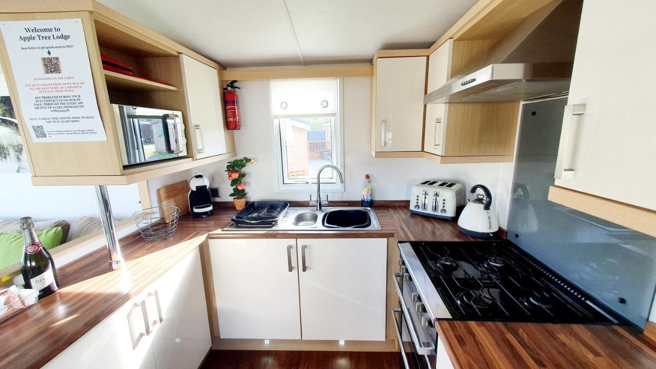 Apple Tree Lodge Hot Tub 3 Bedroom 2 Bars Morpeth Exterior photo
